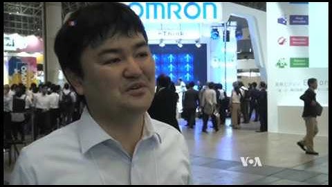 Robot Folds Your Laundry for You