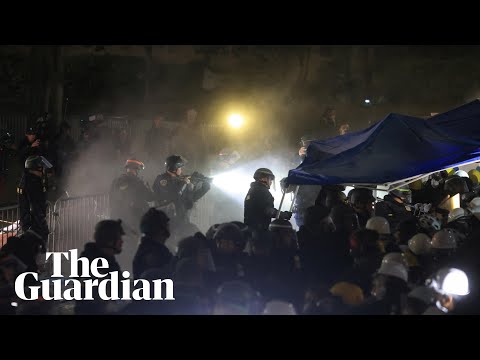 Police raid UCLA pro-Palestinian camp and make arrests