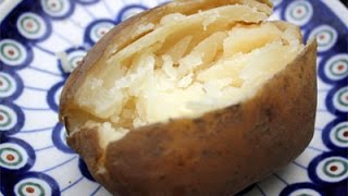 How to Make a Baked Potato in the Microwave (Super Easy)