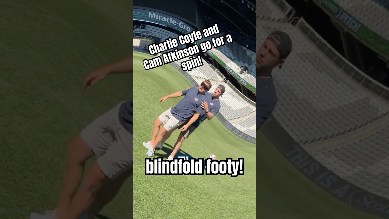 A Blindfold, A Net, And 2 Hockey Players On The Pitch... What Could Go Wrong? 😅