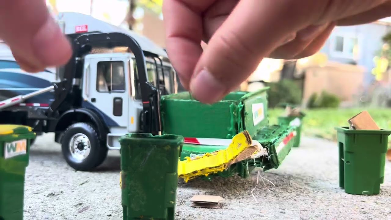 First gear garbage truck with curotto can￼