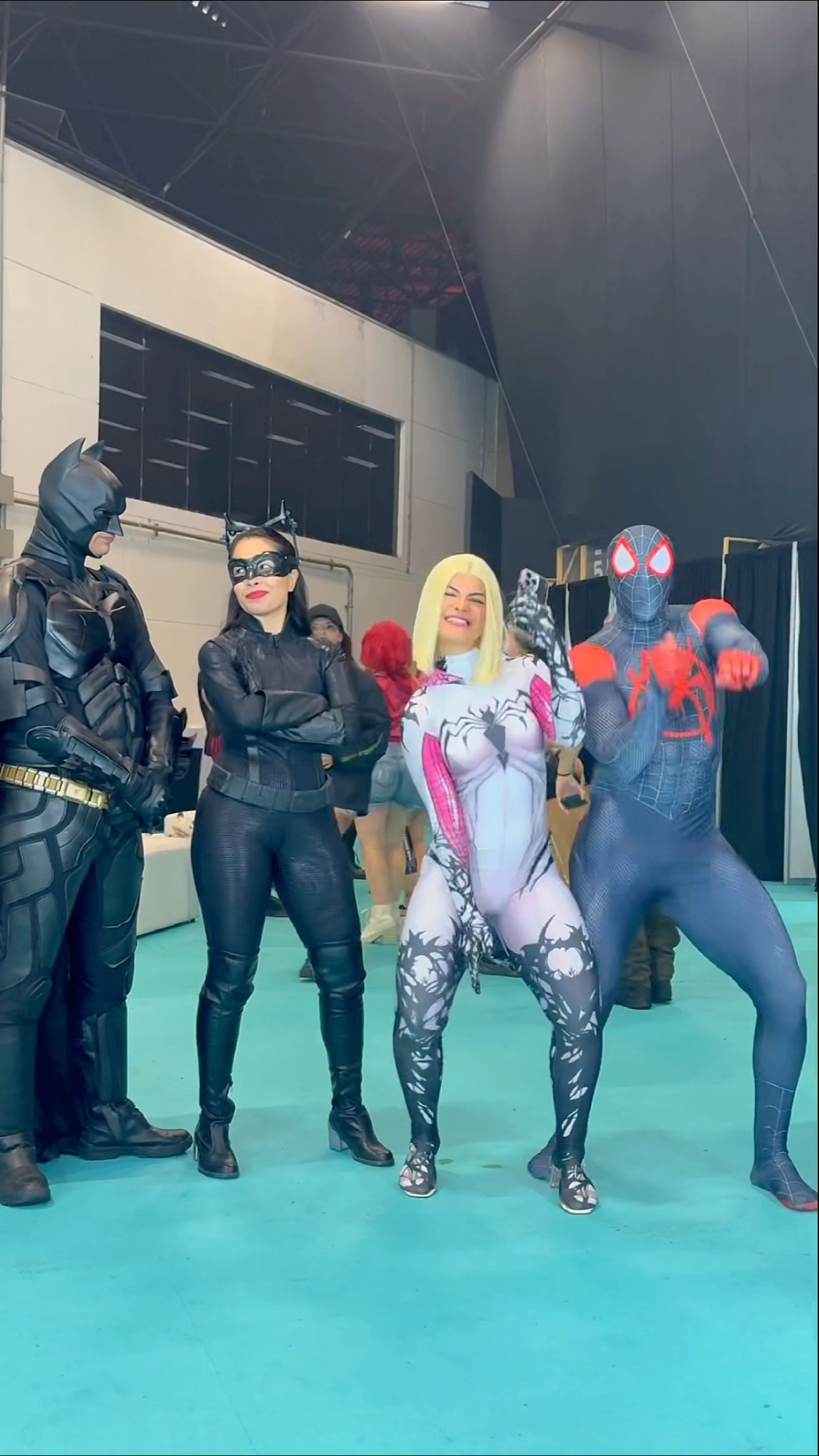 Tô nem aí! ? @ApolloSant #dublagem #entretenimento #batman #mulhergato #gwenstacy #spiderman