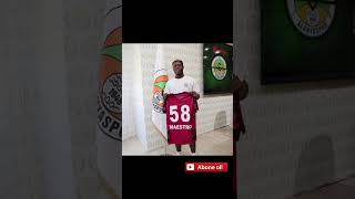 Bu Adami Ki̇mse İzlemi̇yor Mu ?