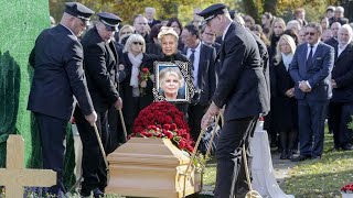 Bernard Dormale Verse Des Larmes Aux Funérailles De Brigitte Bardot Les Fans Font La Queue Pour