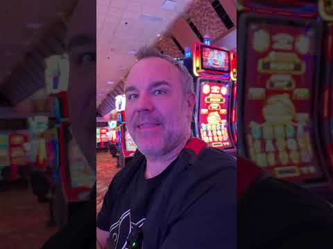 OMG I FINALLY GOT IT TO HIT #casino #slots #gambling