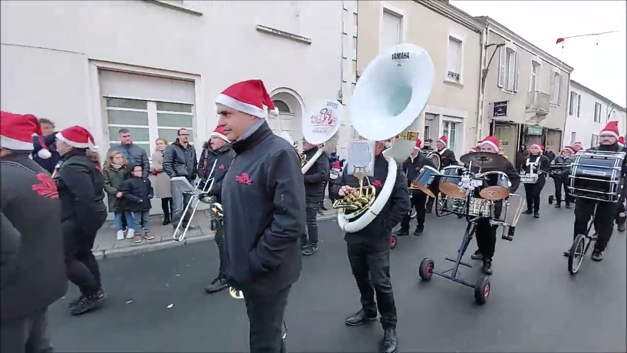 Le Réveil Agésinate -Parade de Noël - Challans