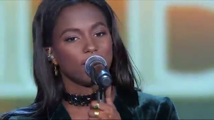 Telefonda havaskor porno suratga olingan Yalangoch oriq dumba surati