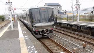 JR阪和線　長滝駅2番ホームから223系0番台紀州路快速が到着