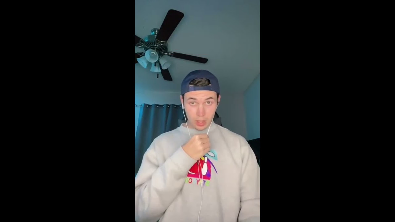 Streamer Hits Girlfriend