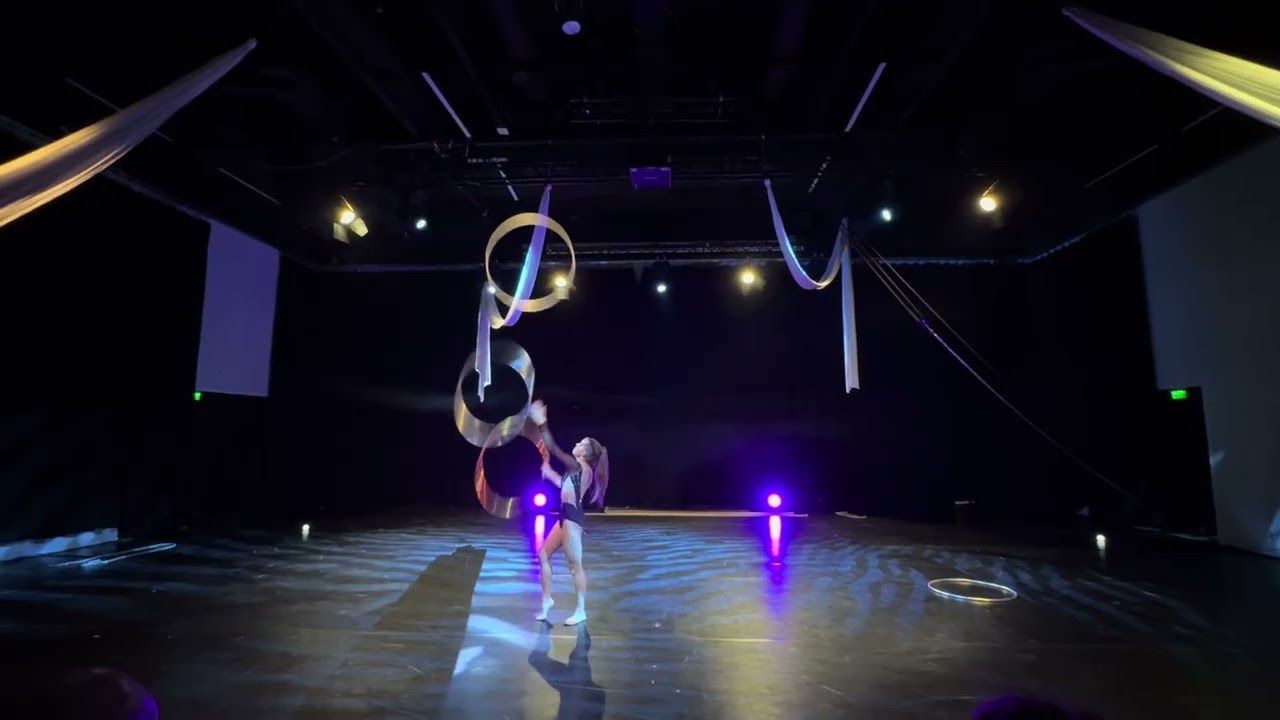 Hula hoop. Rada Vitanova. Infinity Artist School 