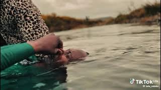 Ingane yethongo komele ihlale emkhulekweni