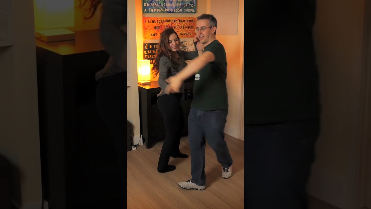 Уютный Форро дома – Танец Xote под «Tua Fulô» (Трио Макаиба) | Импровизация Алисы и Рафаэля