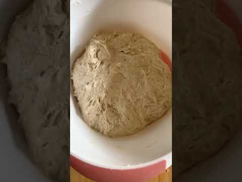 لو العجين بيلزق في ايدك شوف الحل مخبوزات اكلات مطبخ بيتزا  بيتزا ايطالى 