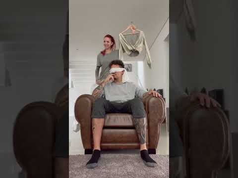 Escolhendo a roupa do dia com os olhos vendados!