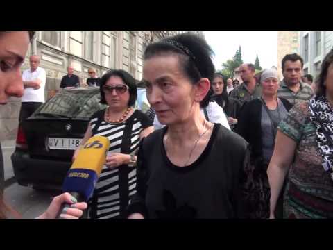 ფეხზე ხომ არ ჩამეცვა \"ფლოსტები მაცვია\"