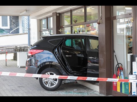 Unfall Wuppertal-Cronenberg: 84-Jähriger verwechselt Gas- und Bremspedal