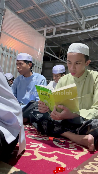 Acara rutinan majelis Asholah setiap mlm selasa , membaca Maulid Adiya’ul Lami’ ,dan pembacaan kitab