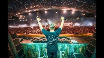 Eminem - Without Me (Hardwell Bootleg) [LIVE @ Tomorrowland]