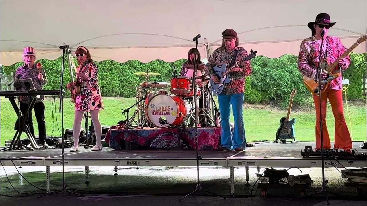 Large Flowerheads (Jumpin’ Jack Flash) St. Thomas More Festival