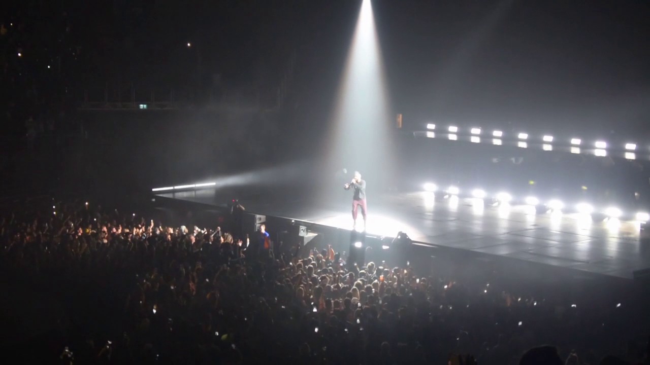 DRAKE STARTED FROM THE BOTTOM LIVE LONDON UK O2