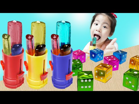 서은이의 트리플 삼색 사탕 엄마 청소 도와주고 먹기 먹방 일상 Triple Power <strong>Push</strong> Pop <strong>Candy</strong>