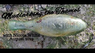 Mudlarking the River Thames with Nicola White - A stunning torpedo bottle & more!
