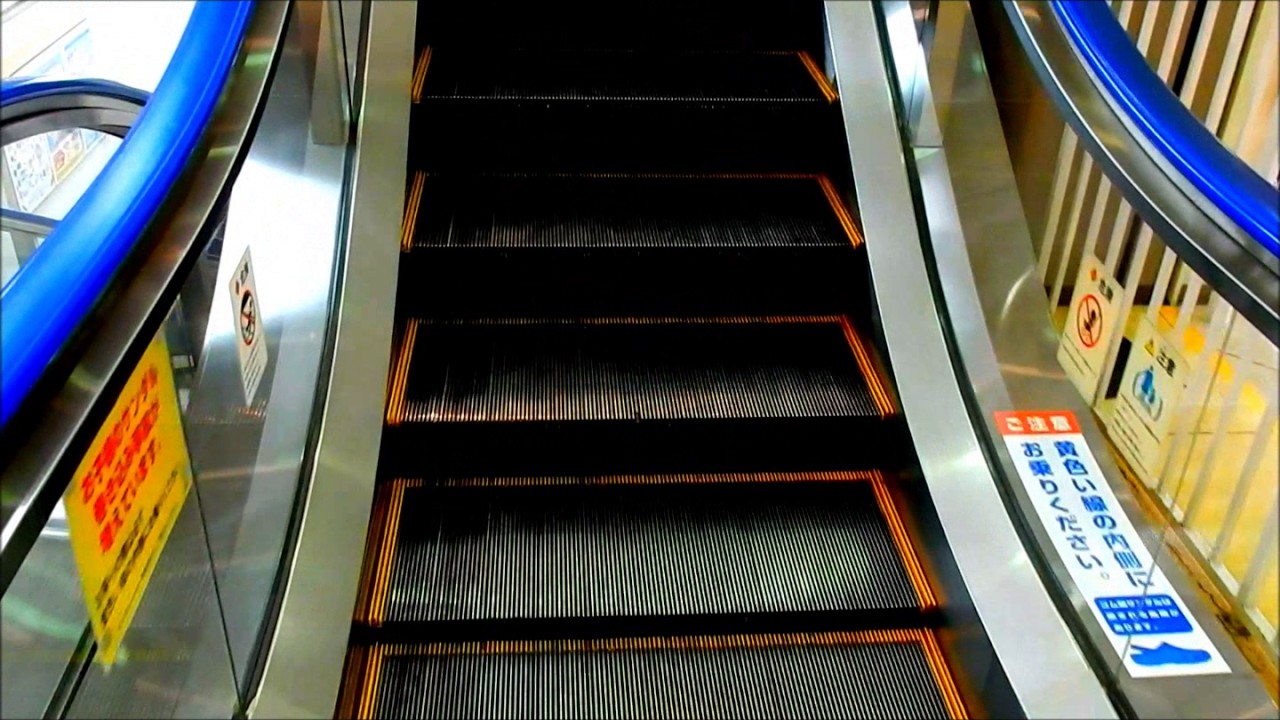 イオン海老名ショッピングセンターの老朽化したエスカレーター （元・ニチイ海老名店）