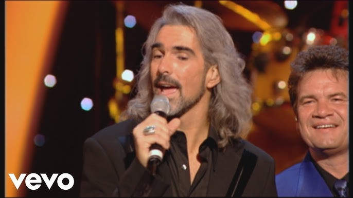 Bill & Gloria Gaither - Everything Good [Live] ft. Gaither Vocal Band -  YouTube