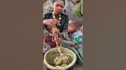 Hadza Mom Feeding Her Baby 🍲| African Tribal Life 🌍