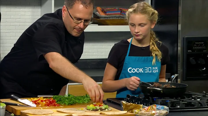 Cook30 for Kids: Mini Taco Pizzas -10