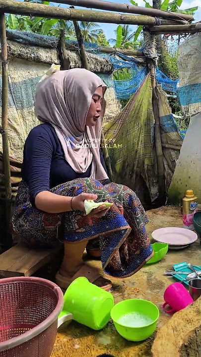Miss Amel is washing dishes #jampangturunankidul #villagegirl