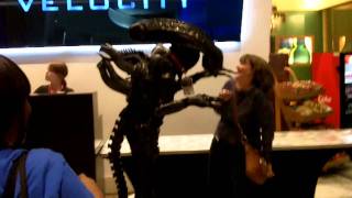 Dragon*Con 2010 - Alien attack