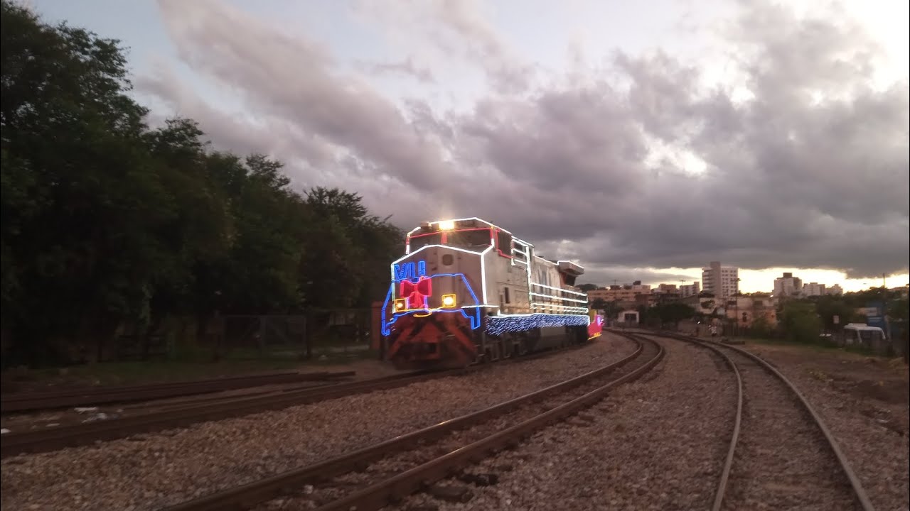 Primeira Vez! Trem Natalino Passando no Centro de Betim Pegando Todos de surpresa!