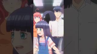 Futaro, Raiha e Itsuki van al salon de juegos #shorts #anime #gotoubunnohanayome #comedia #resumen