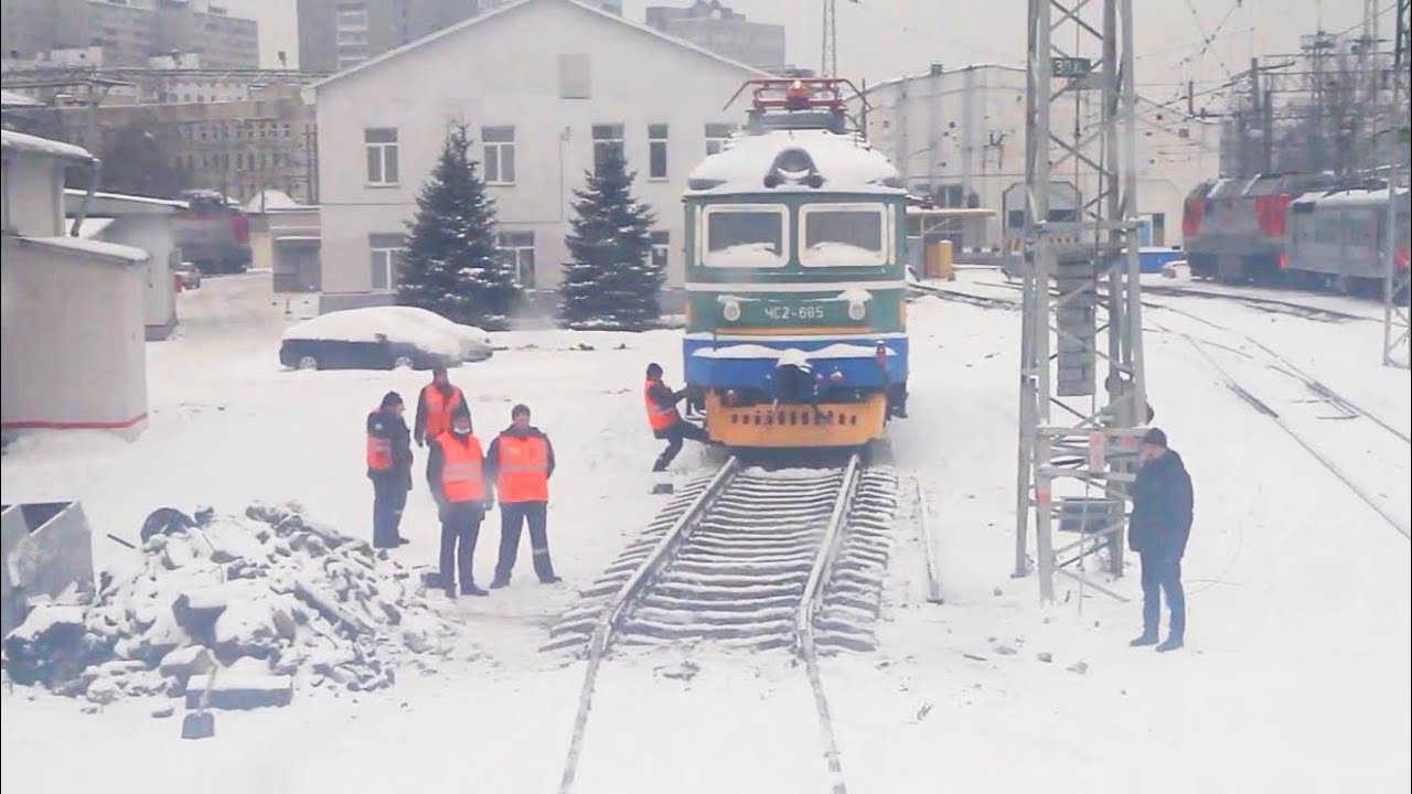 Электровоз-памятник ЧС2-685: разграбленная история. Сдадут ли его в металлолом?