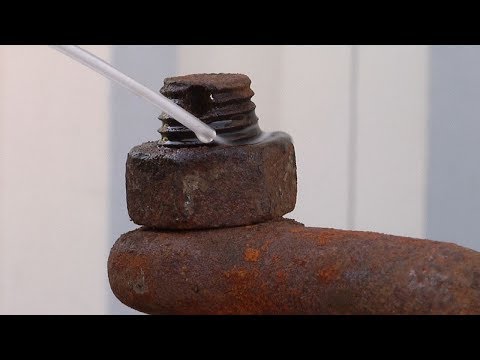 Video: Un Perno Atascado (24 Fotos): ¿cómo Desenroscar Un Perno Oxidado En Casa? ¿Cómo Lubricar El Perno Oxidado En La Batidora Para Que No Se Pegue?