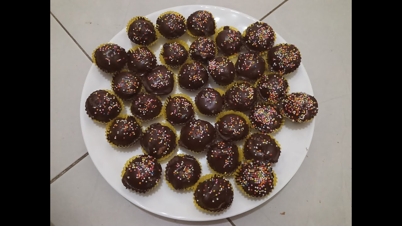 cara mudah membuat bola bola coklat isi kacang lumer