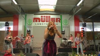 Video voorbeeld van "Stefanie Hertel mit ihrer DirndlRockBand LIVE - Frühjahrsmesse 2016 Müller Landtechnik Holzhausen"