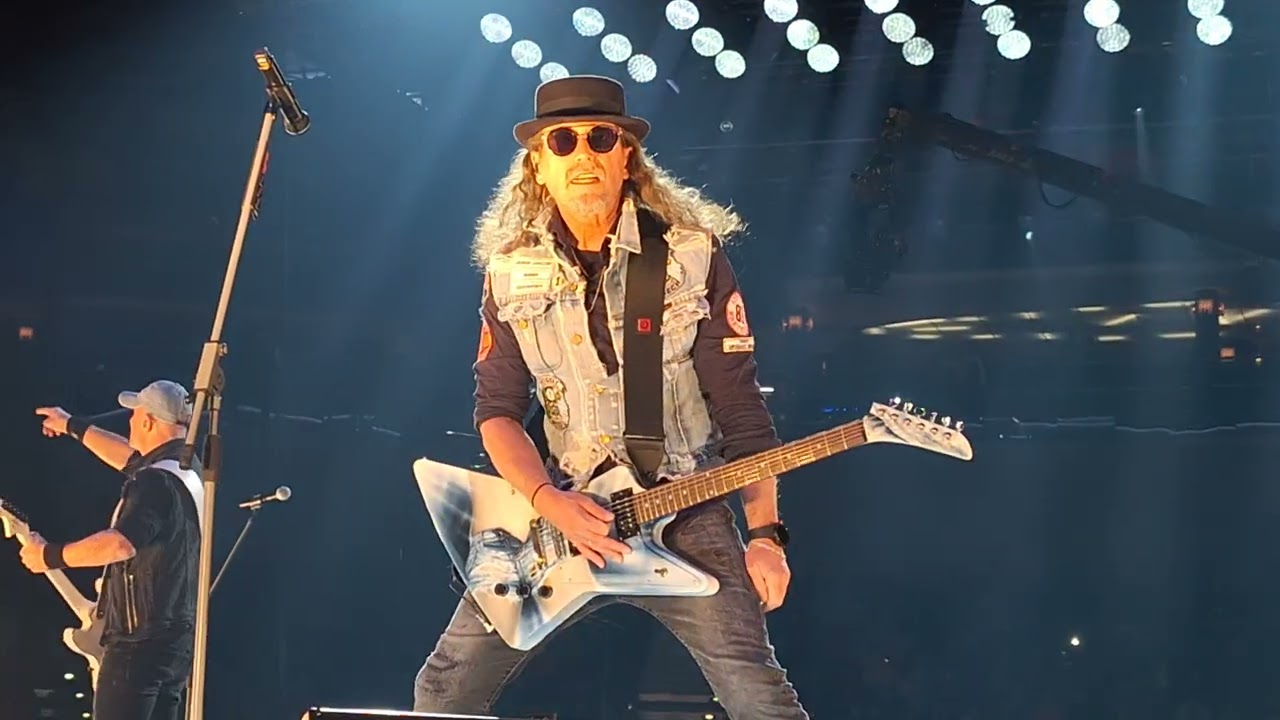 Kabát - Porcelánový prasata / Po čertech velký turné 8.11.2024 (Praha O2 Arena)