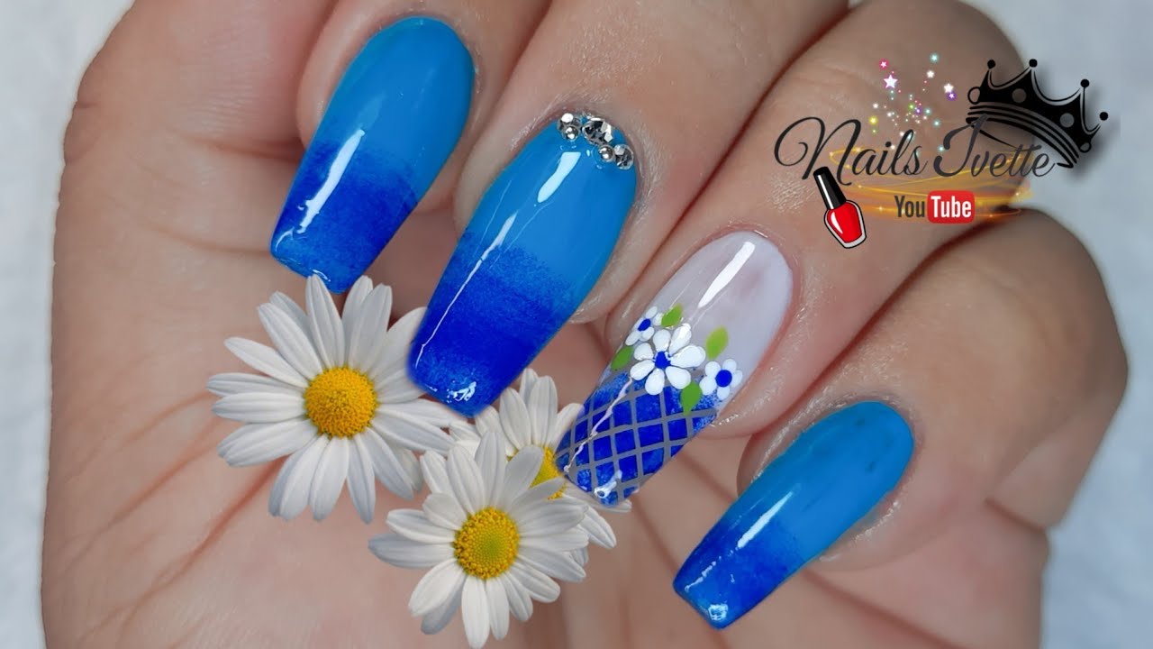 Las uñas azules están más de moda que nunca arrasa con los diseños más  vibrantes y atrevidos