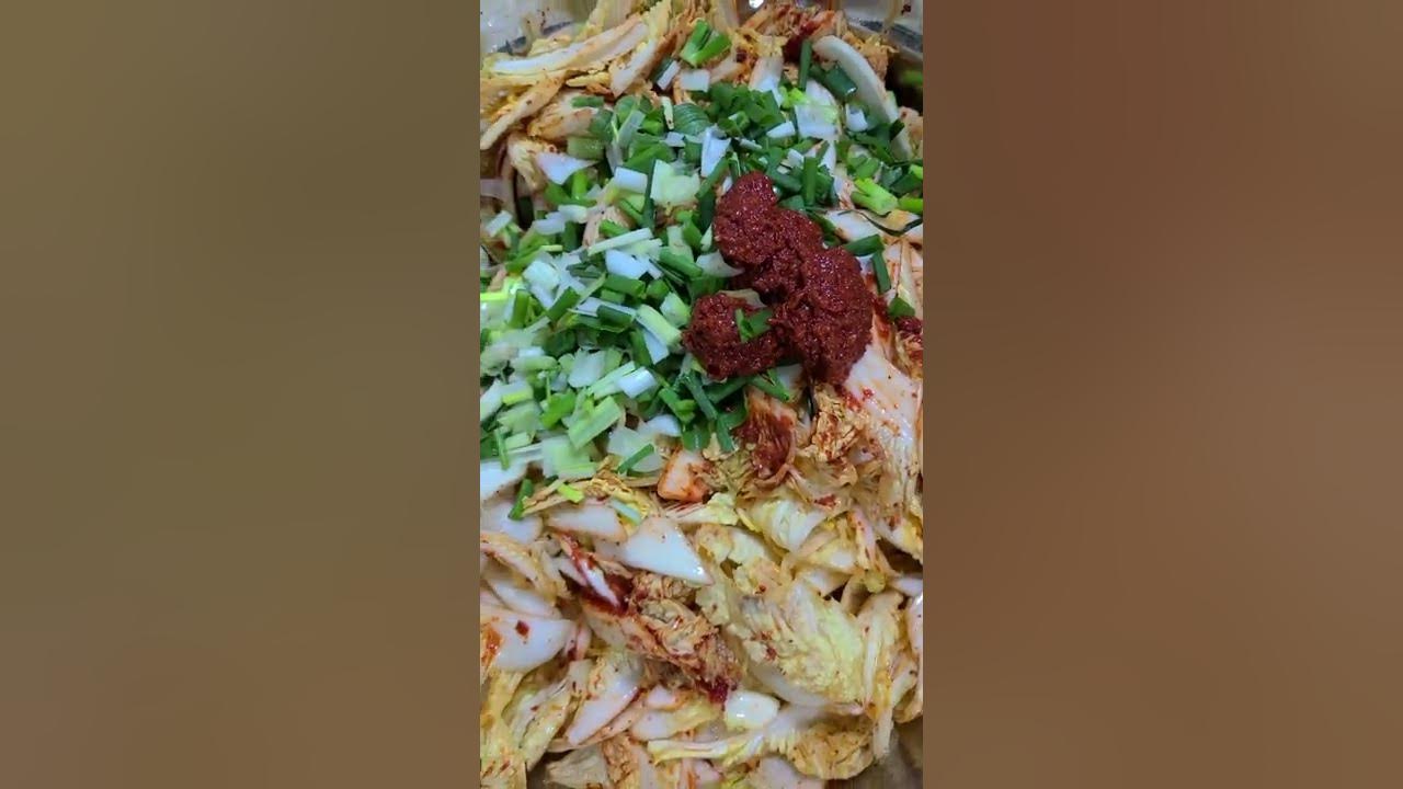 Fresh kimchi 'geotjeori' #shorts