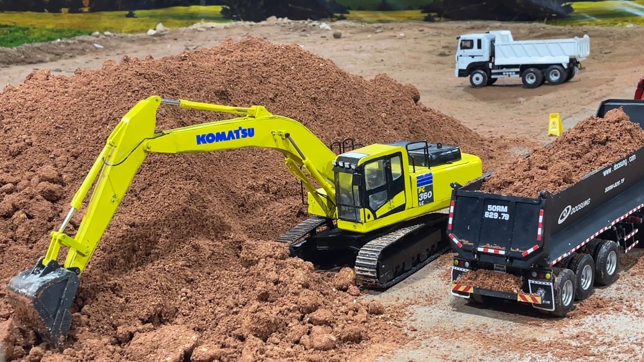 Mô Hình Máy Xúc Komatsu cùng mô hình Howo Max Mooc Ben & Hyundai HD270 Dọn Sạt Lở