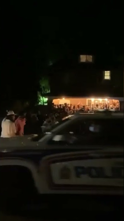 da cops outside lock up the house'