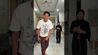 TERLIHAT JELAS❗️PINTU LEMARI GERAK SENDIRI PAS LAGI MAIN LOMPAT KARET😱
