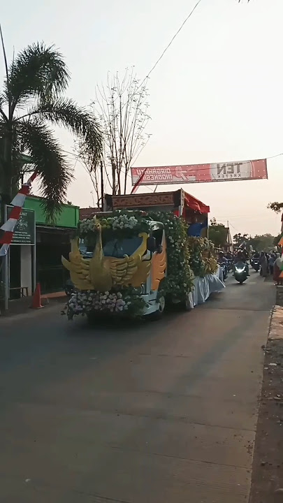 Waw nikahan di truk.. ❤️❤️ #pawai #karnaval #truk #nikah #wedding #car #viral #shortvideo