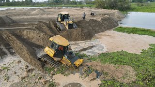 Excellent Technique Strongly SHANTUI DH7C2 Dozer Help Pulling Stuck Dozer In The Sand On Water Area