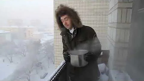 Instant vapor - Boiling water freezes instantly in Siberia - DayDayNews