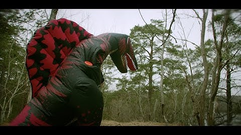 Blå Värld - almost translucent blue (Official Video)