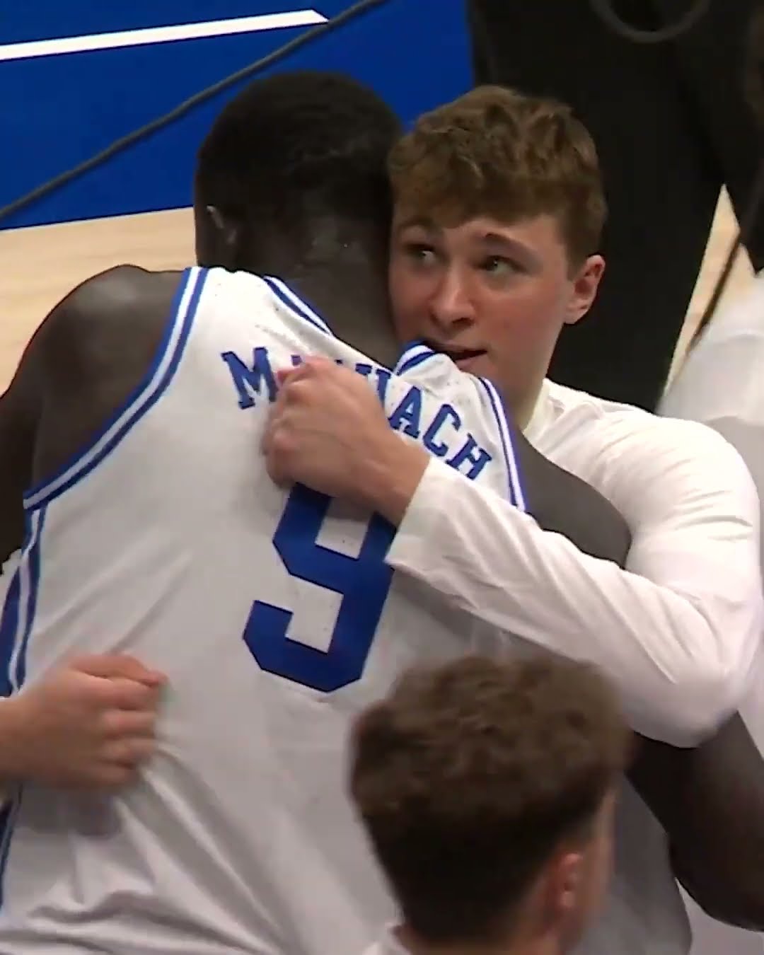 Despite being ruled out of the game, Cooper Flagg returned to the bench to support his teammates ?