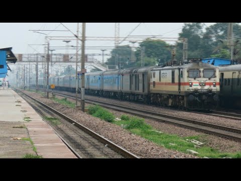 High Speed Action 12004 New Delhi Lucknow Swarna Shatabdi Express Meets ...